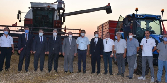 BÜYÜKŞEHİR, HASAT ŞENLİĞİ İLE ÇİFTÇİNİN MUTLULUĞUNA ORTAK OLDU