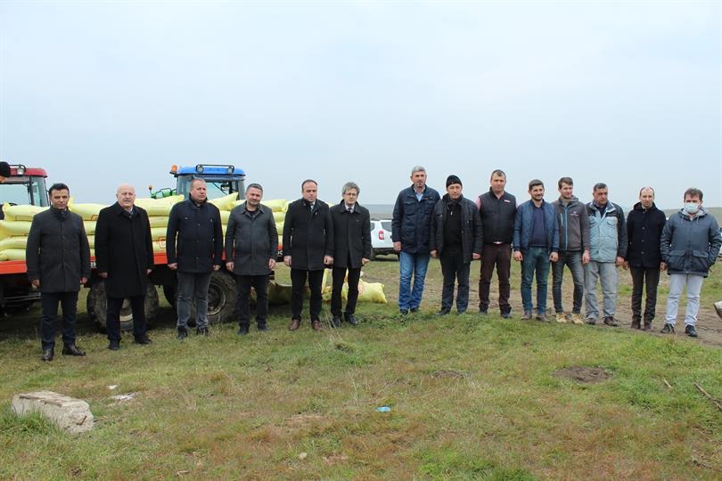 HAYRABOLU İLÇESİNDE MERALARDA GÜBRELEME YAPILDI