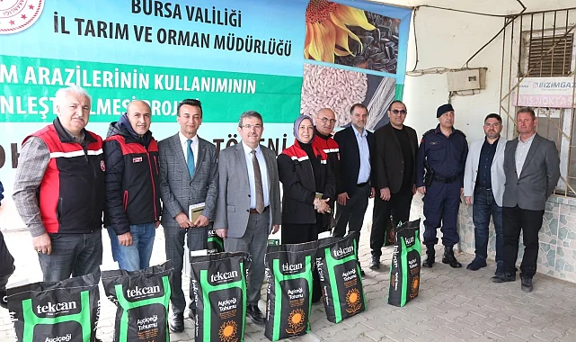 Bursa’da üreticilere dağıtılan ayçiçeği tohumları