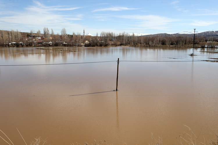 Sivas’ta taşkın sonrası sular altında kalan tarım arazileri