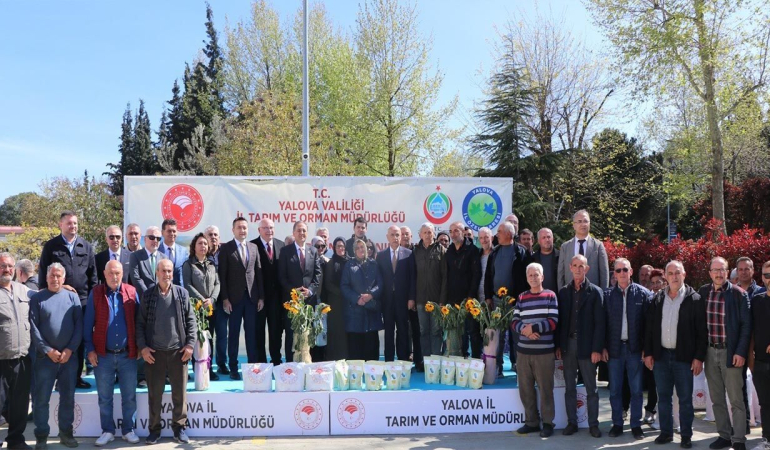 Yalova’da çiftçilere tohum dağıtımı yapılan tören