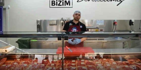 Candan Yüceer Muratlı’da TEK Market’i ziyaret etti